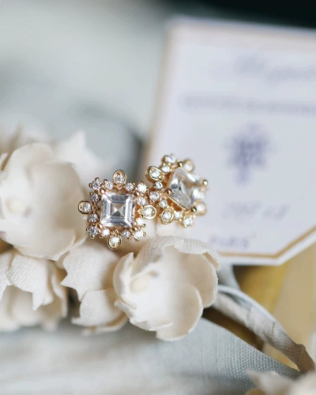 O1CN01YIYFYk1S1EtIXvhg3_!!2215505162186-0-cib.jpg_ Art Deco Vintage Crystal & Zirconia Charms Silver Pin Earrings - Image 1